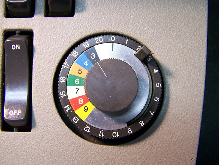Justification Dial. The center knob changes the width of spaces, the outer knob is set to the number of spaces required.