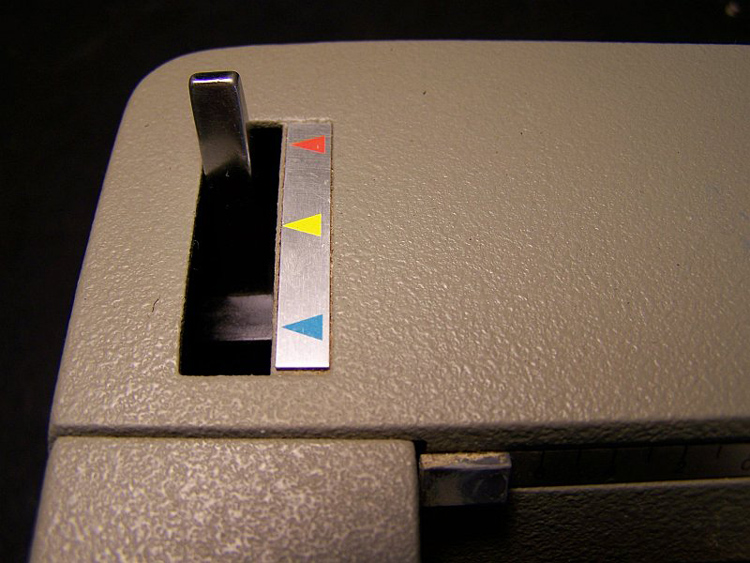 Pitch selector. Three different pitches are selectable. The color of the arrow corresponds to the arrow color on the type element.